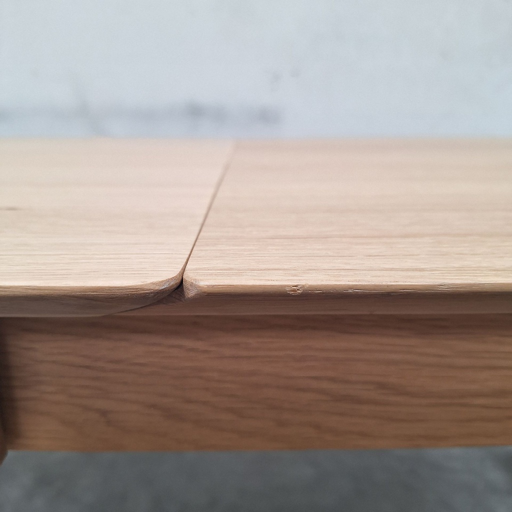 Bok extendable dining table