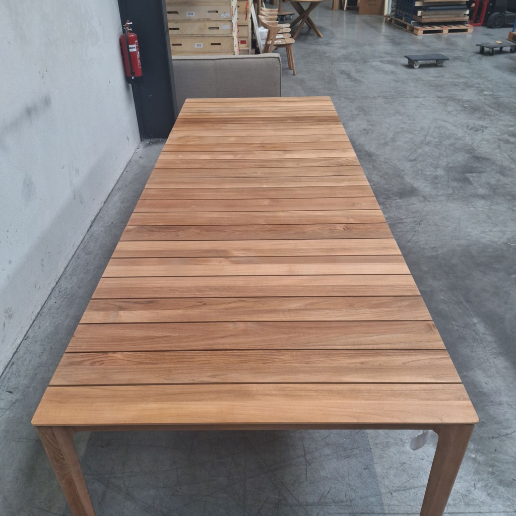 Bok outdoor dining table