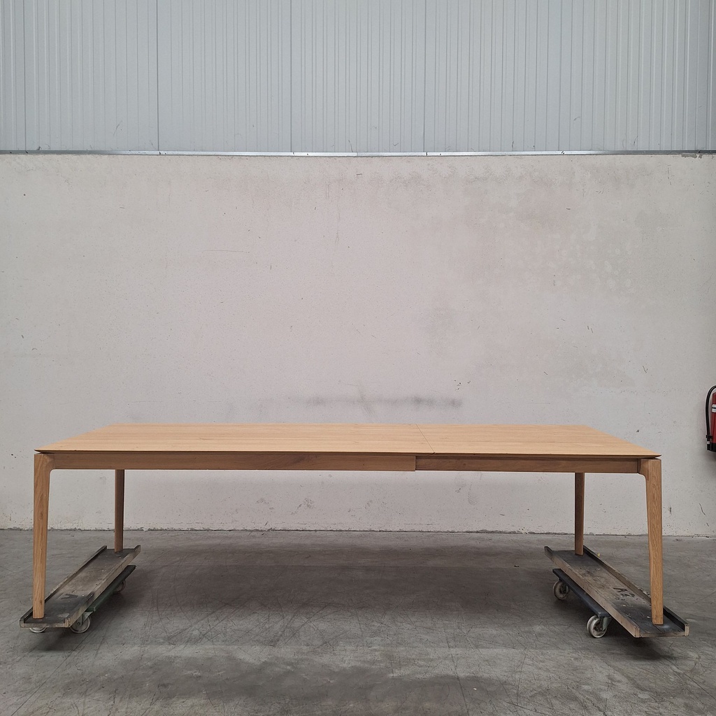 Bok extendable dining table