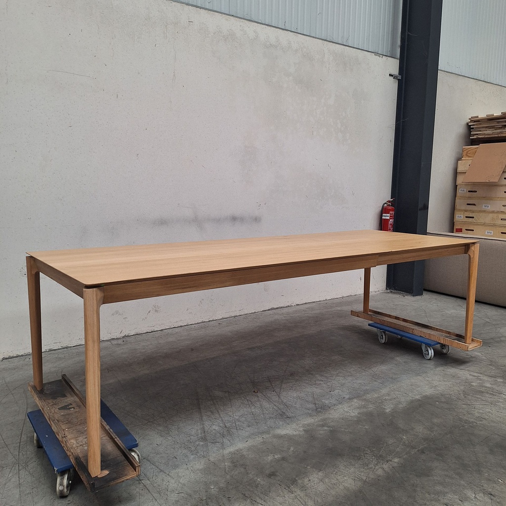 Bok extendable dining table