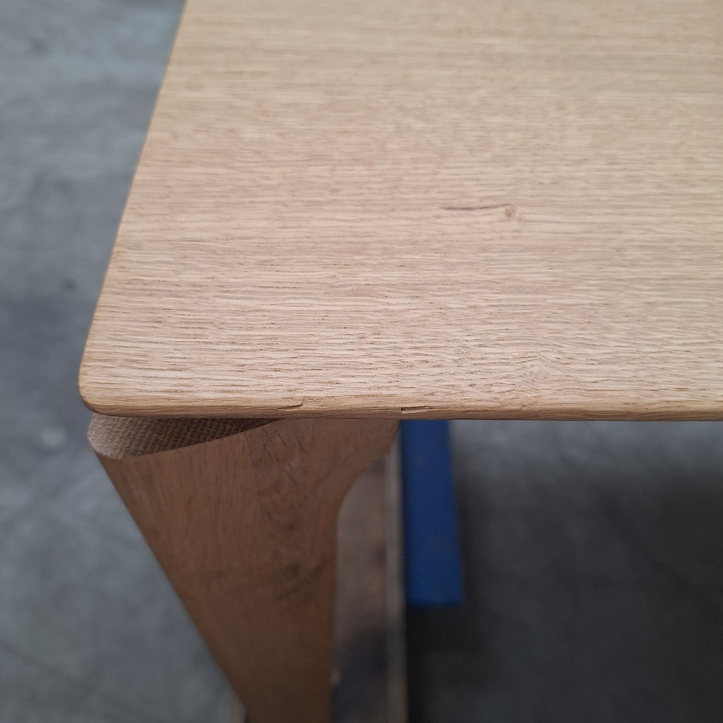 Bok extendable dining table