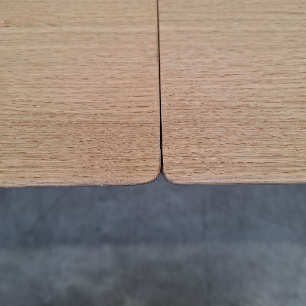 Bok extendable dining table