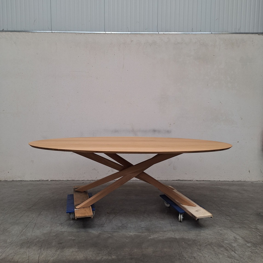 Mikado dining table