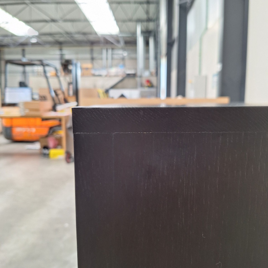 Shadow sideboard