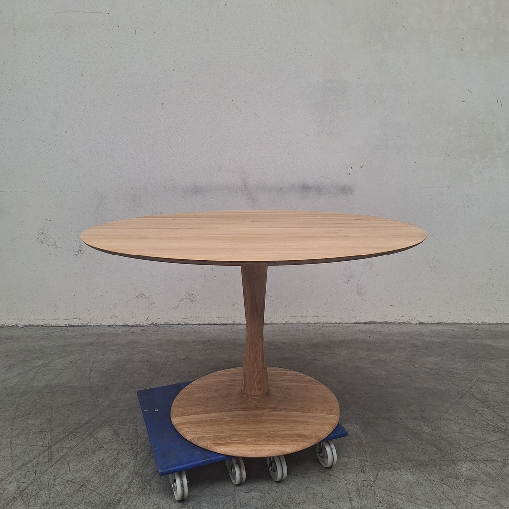 Torsion dining table