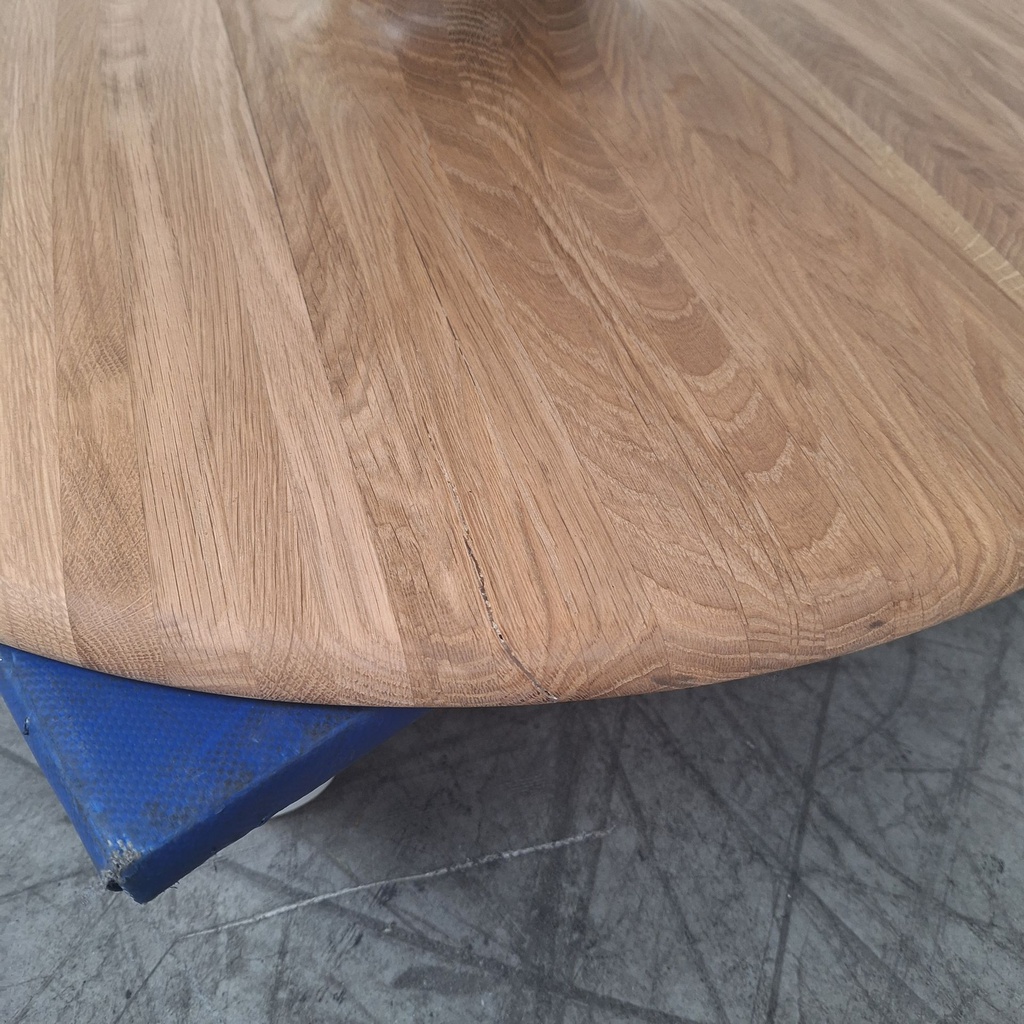 Torsion dining table