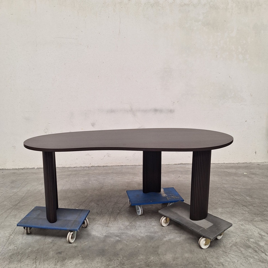 Boomerang Desk