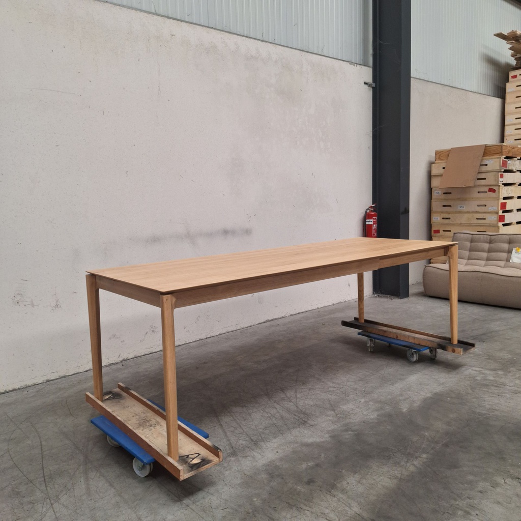 Bok extendable dining table
