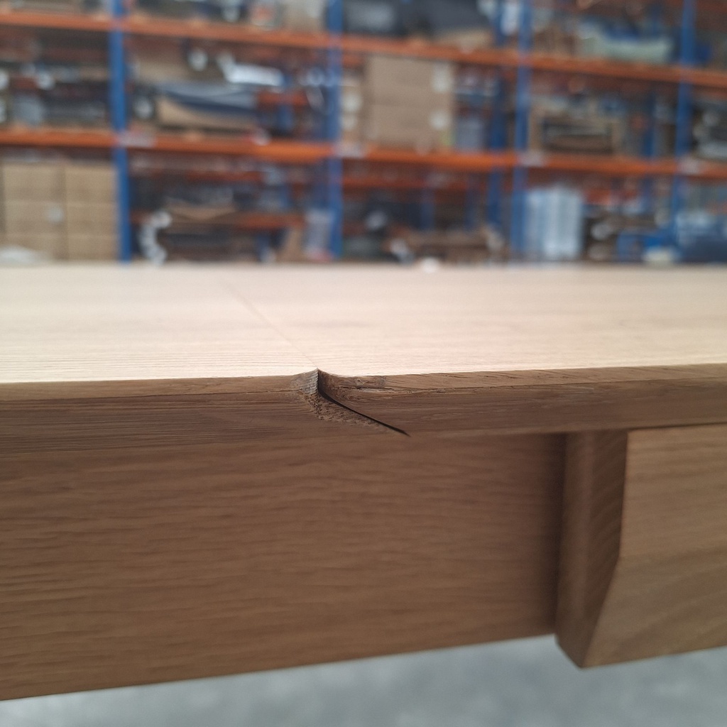 Bok extendable dining table