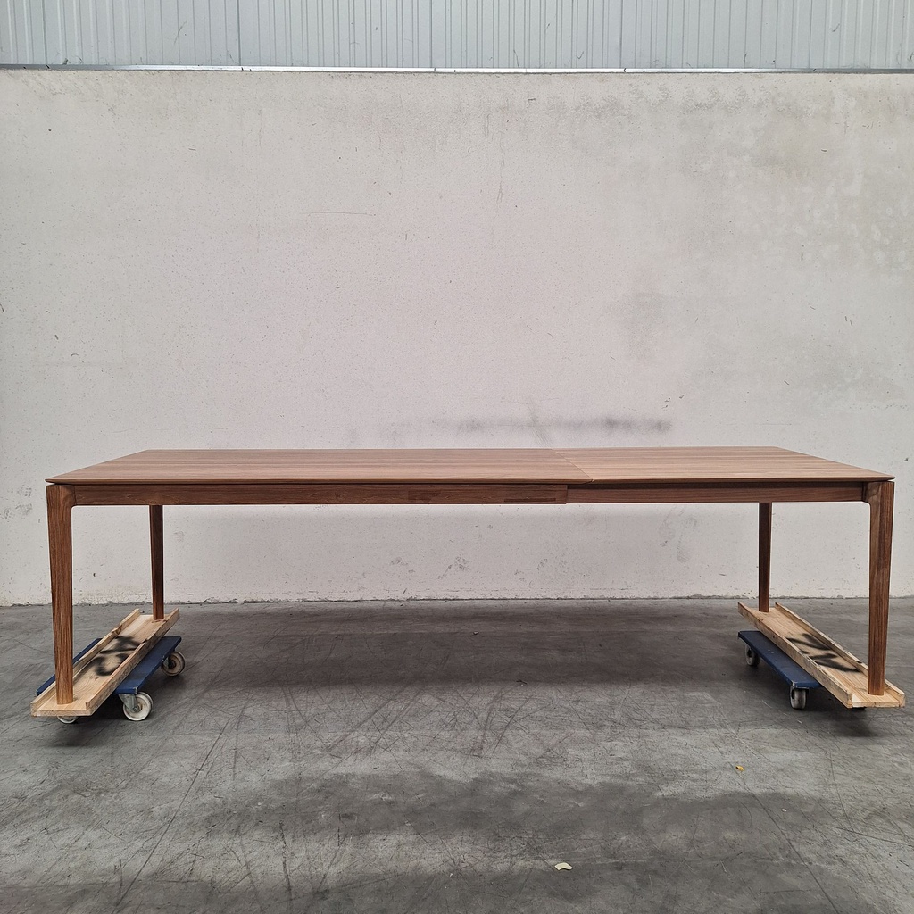 Bok extendable dining table