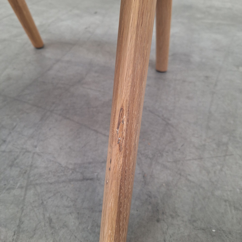 Eye dining chair