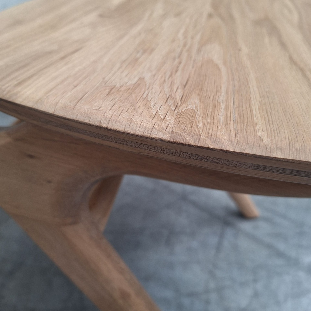Eye dining chair