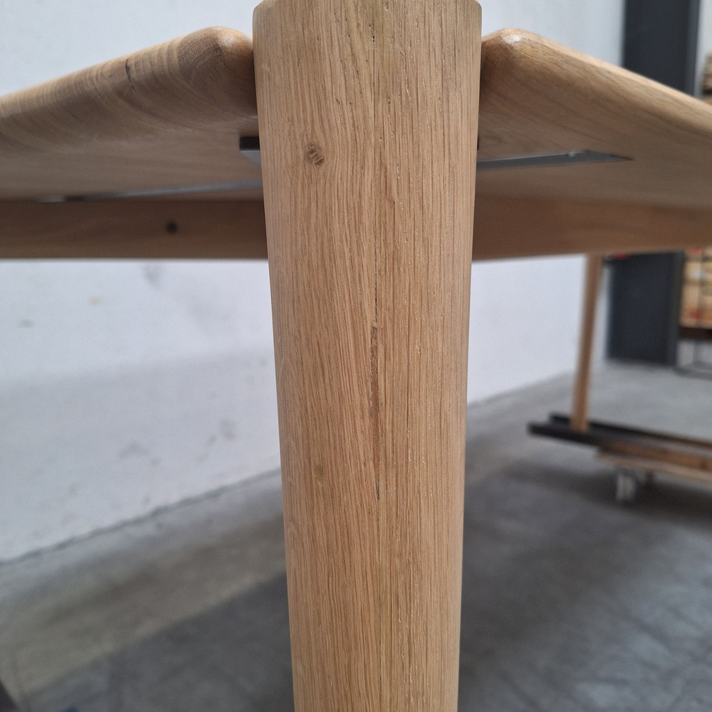 PI dining table 