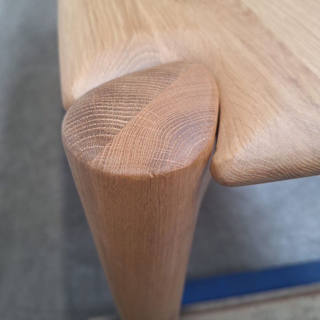 PI dining table 