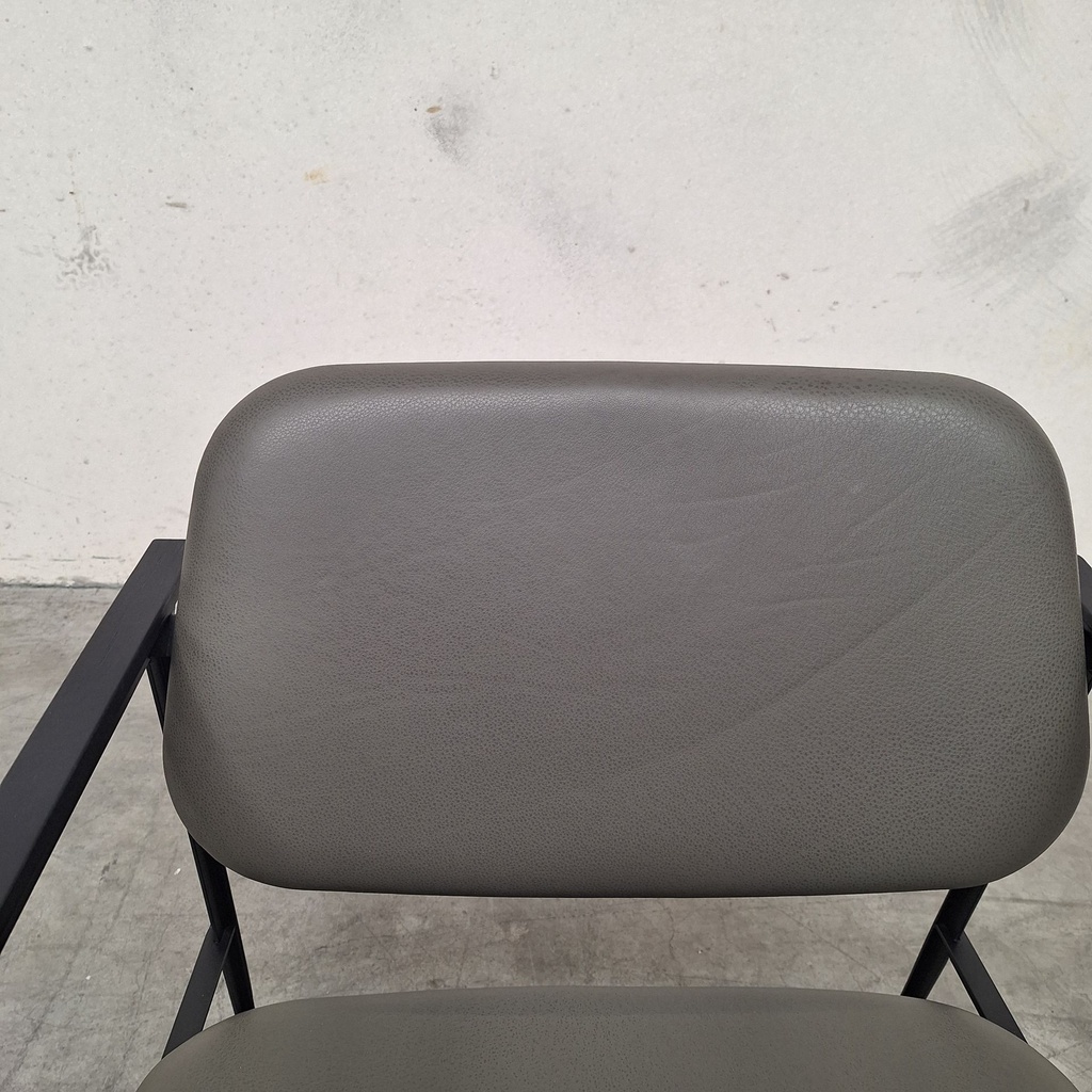 DC lounge chair