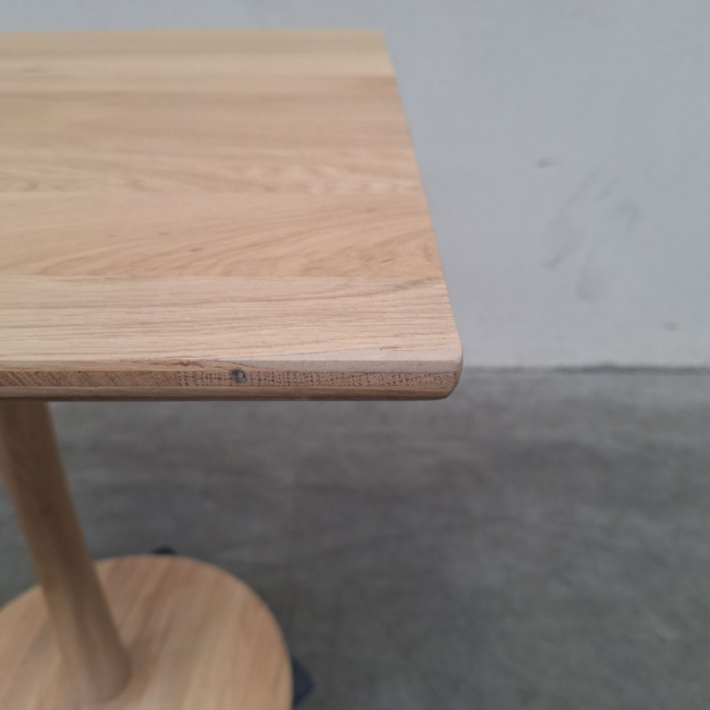 Torsion dining table