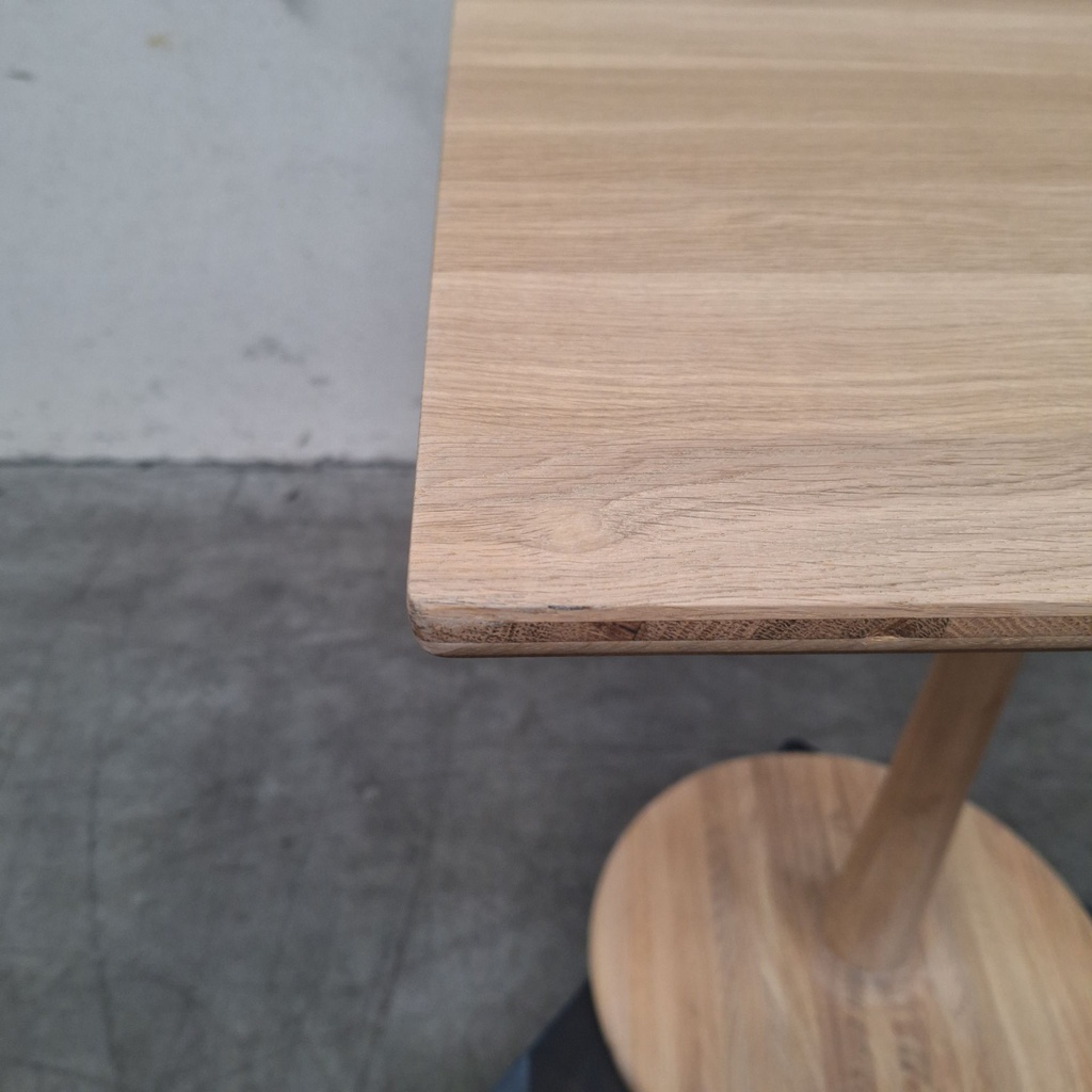Torsion dining table
