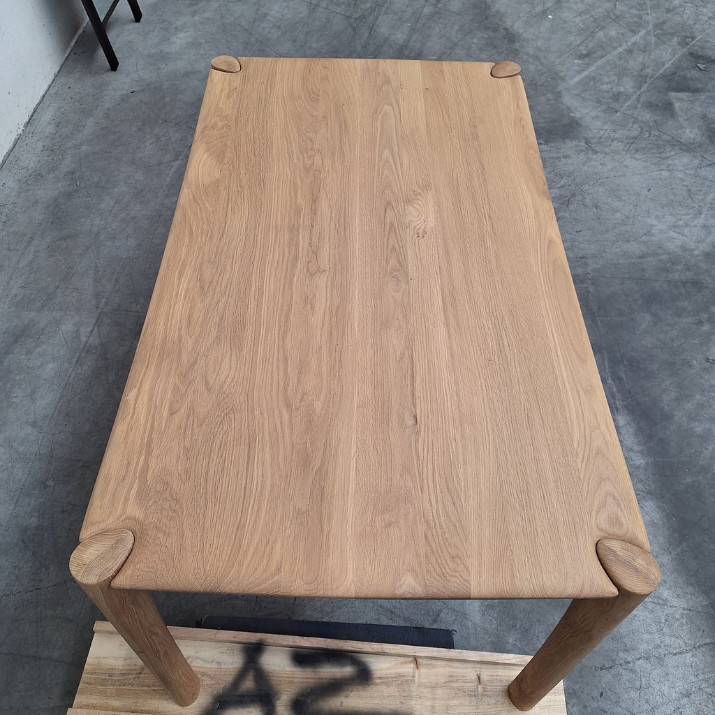 PI dining table