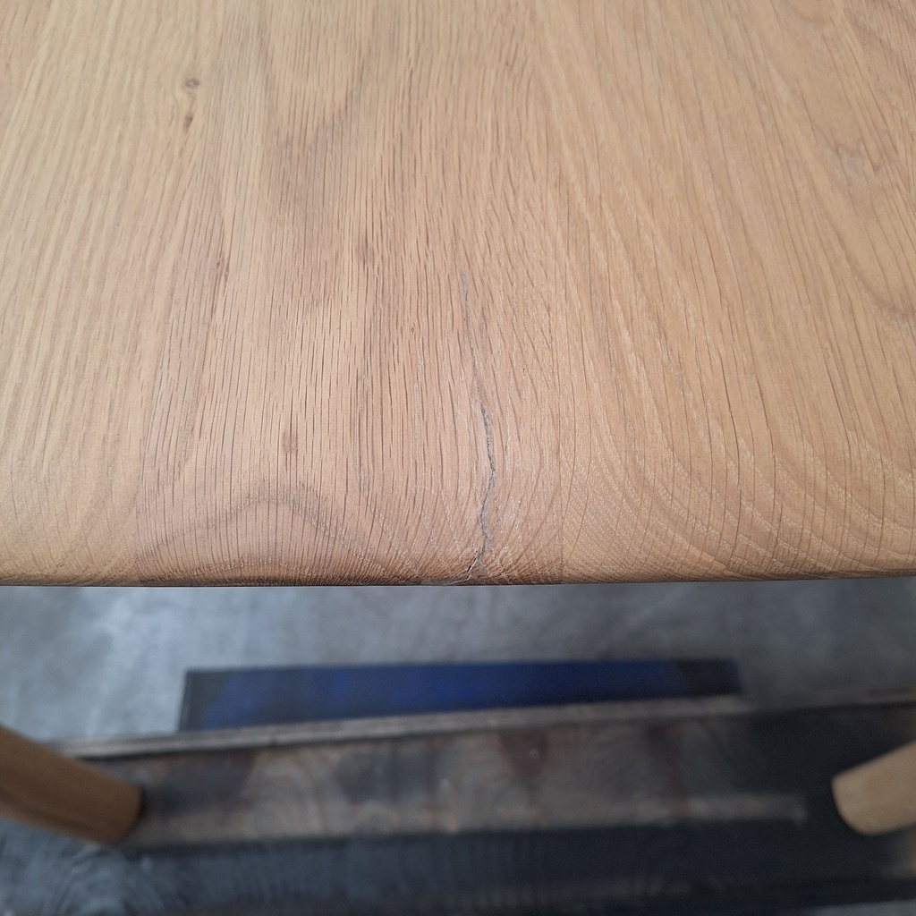 PI dining table