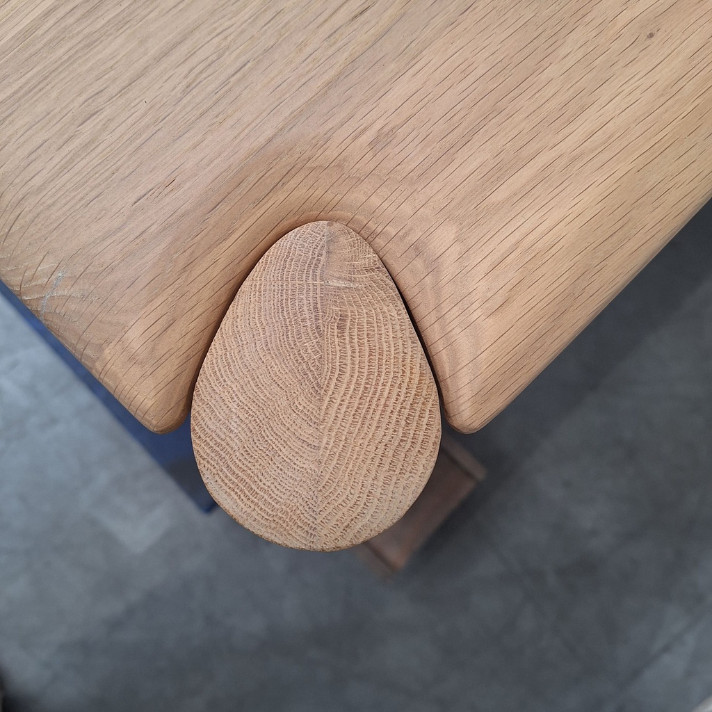 PI dining table