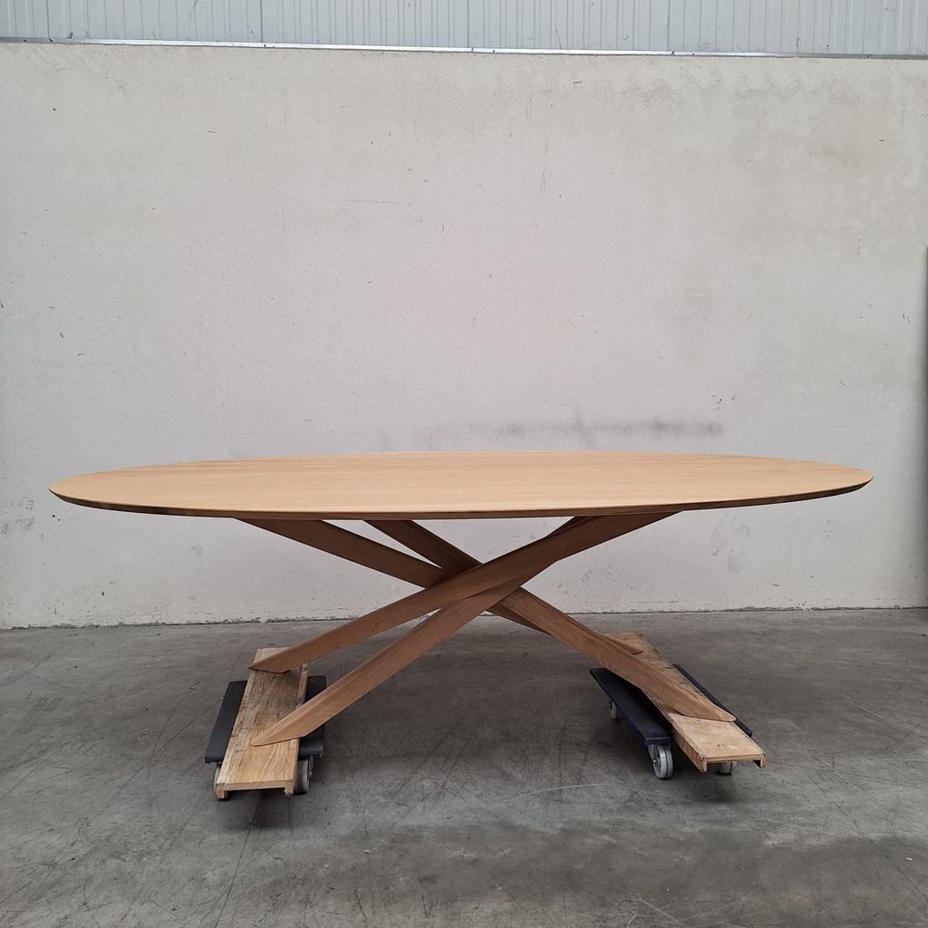 Mikado dining table
