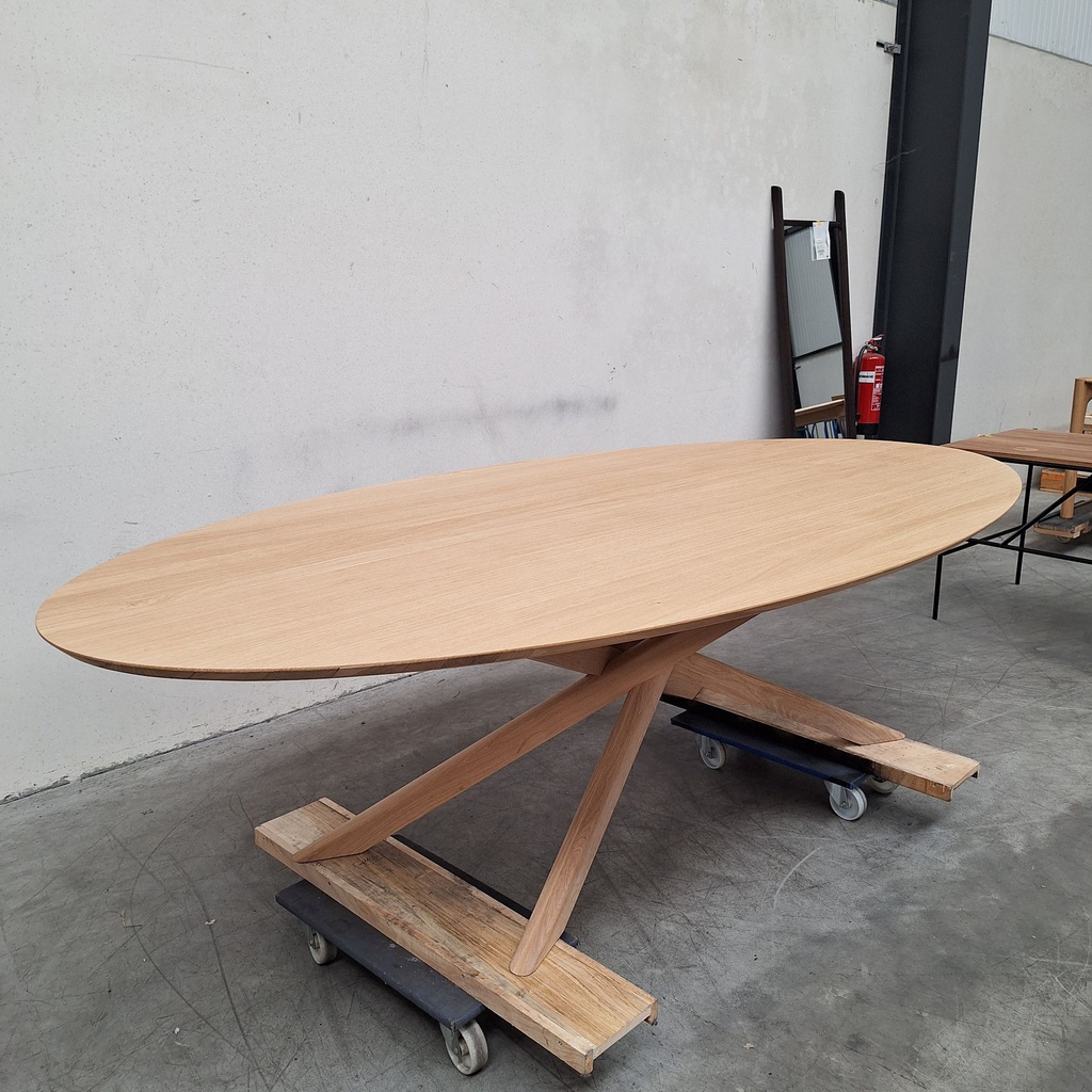 Mikado dining table