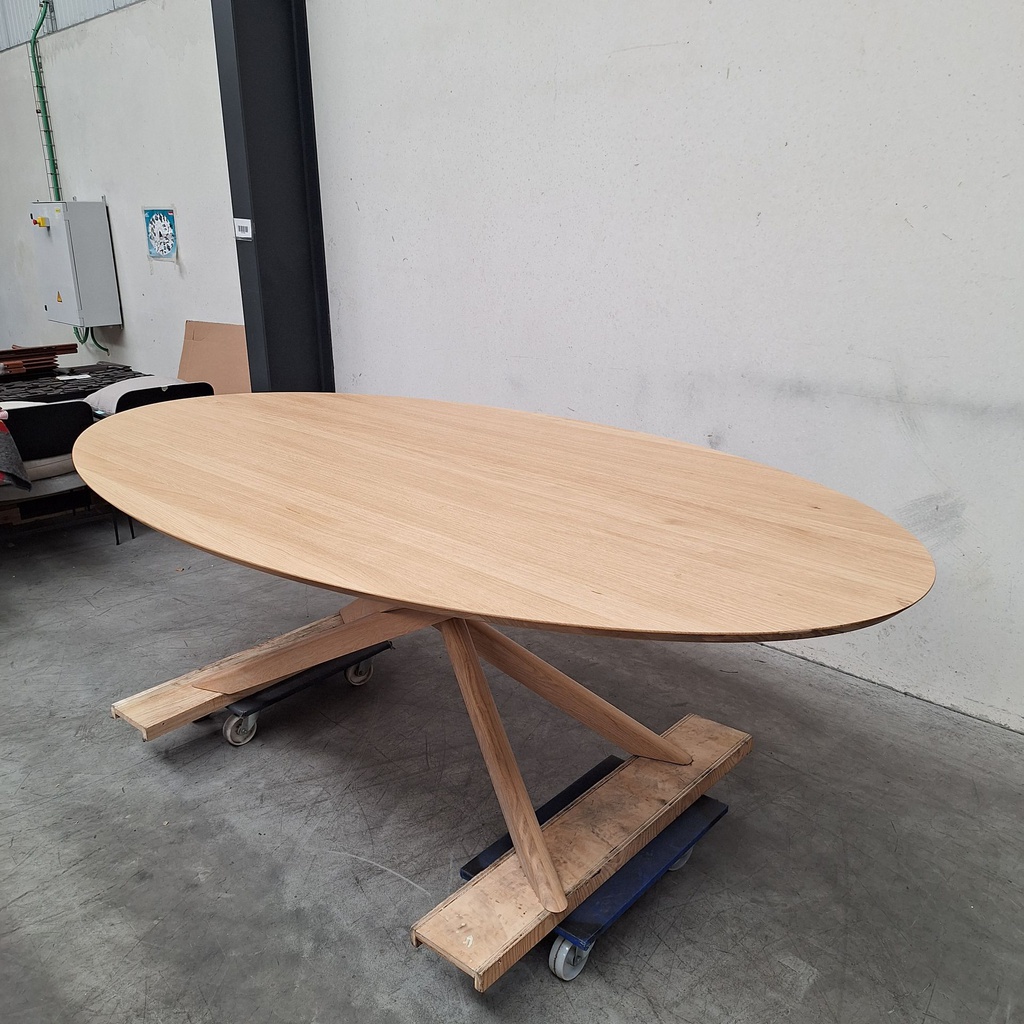 Mikado dining table