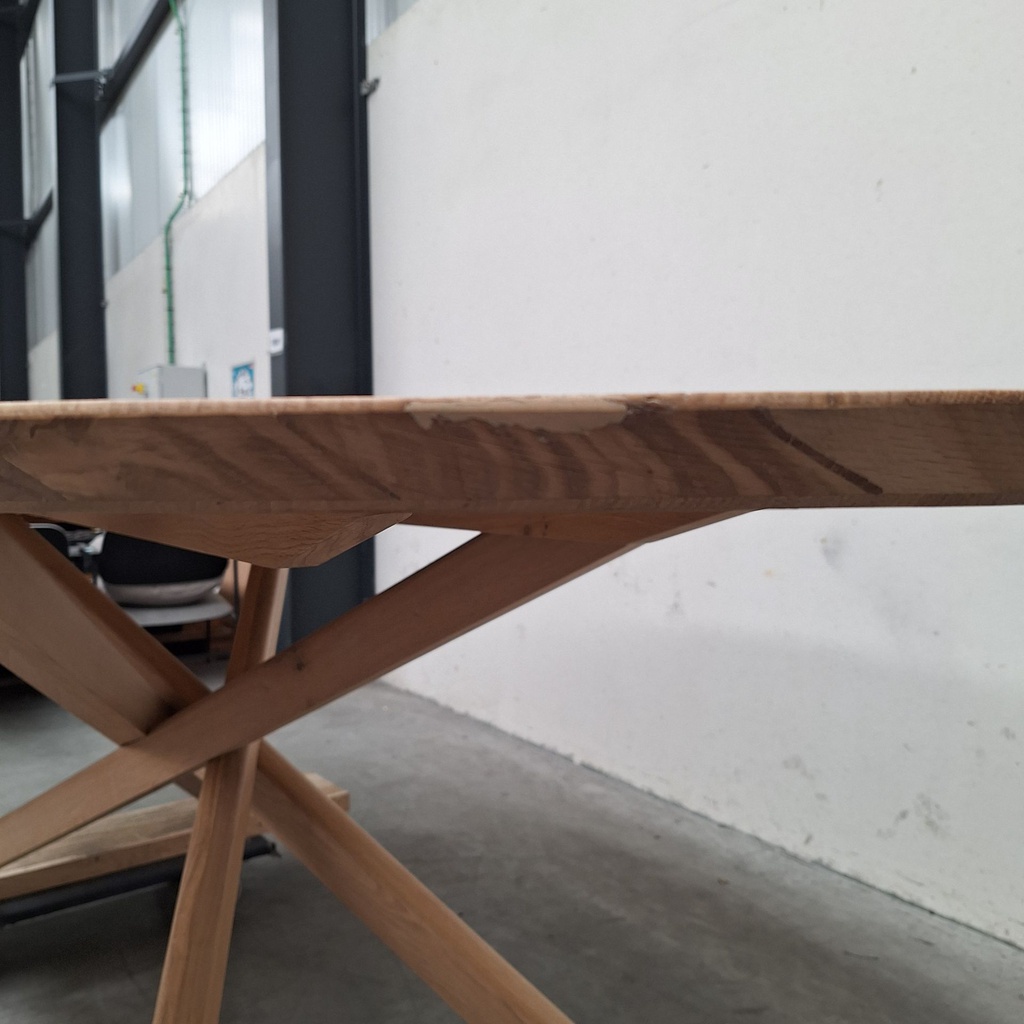 Mikado dining table
