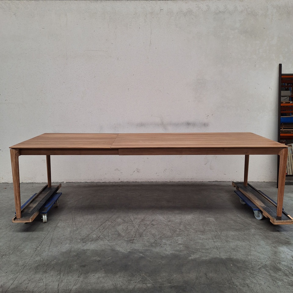 Bok extendable dining table