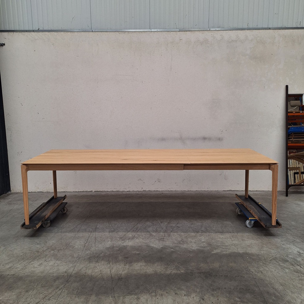 Bok extendable dining table