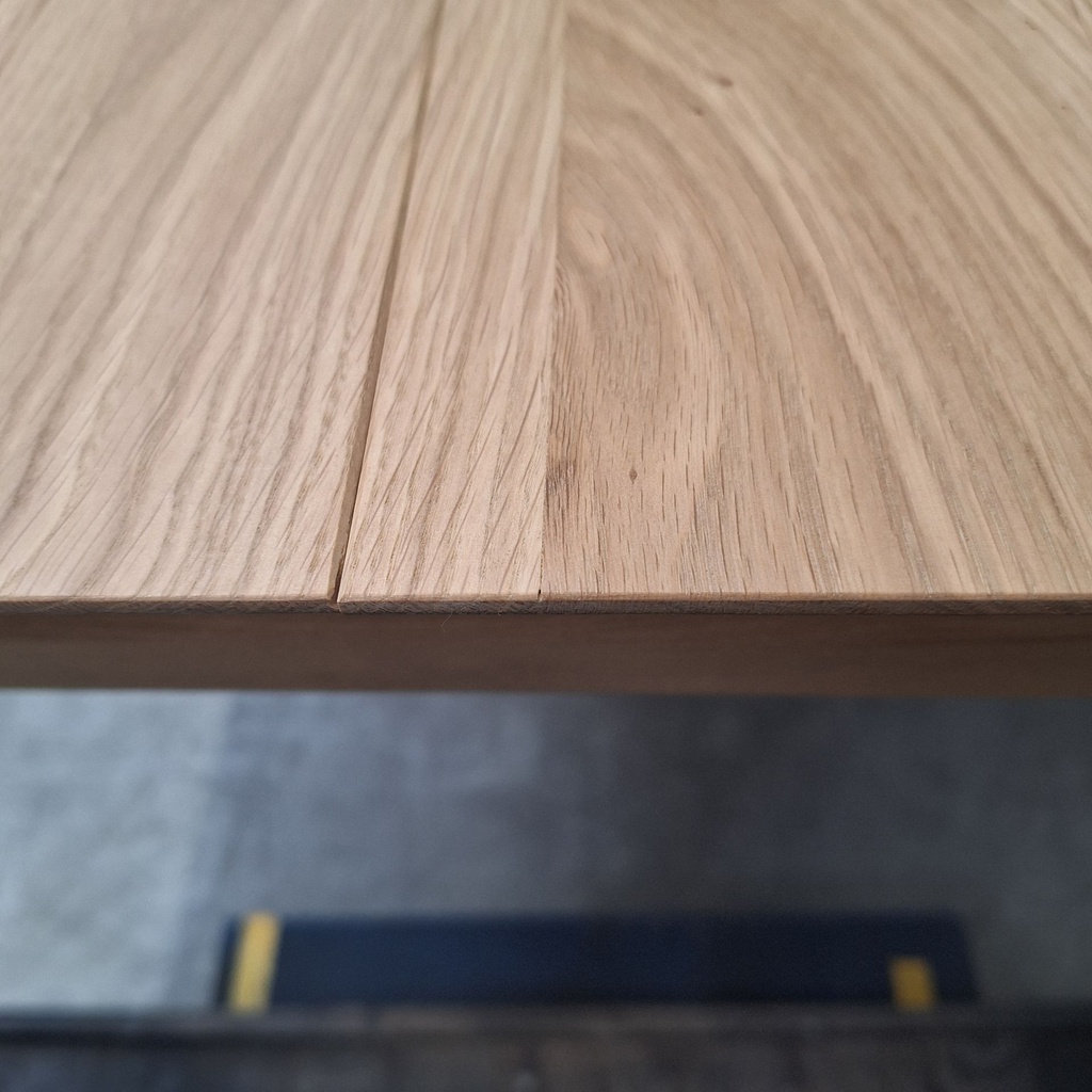 Bok extendable dining table
