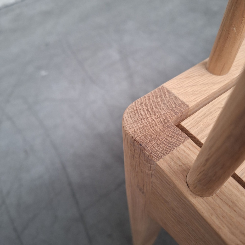 Spindle bench