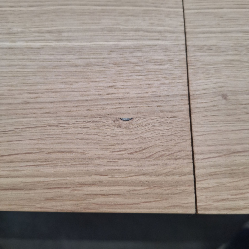 Slice extendable dining table