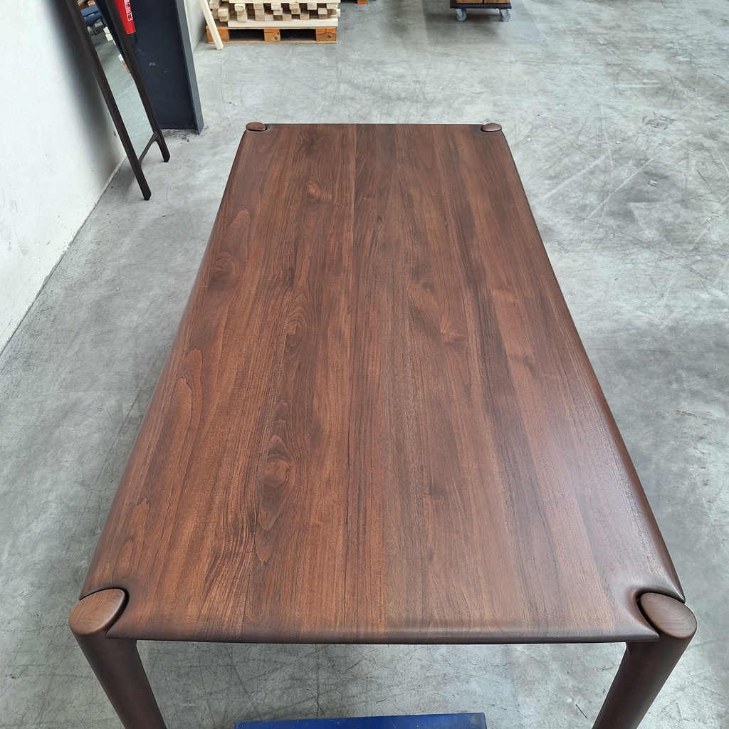 PI dining table