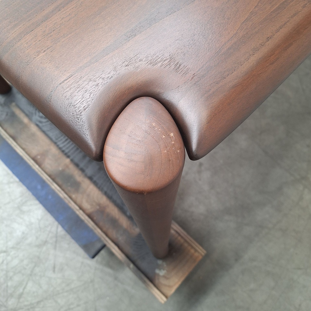 PI dining table