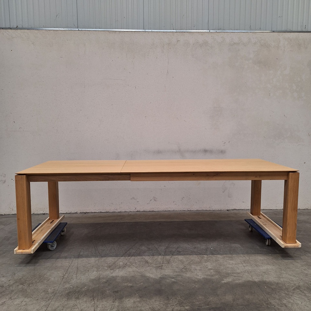 Slice extendable dining table