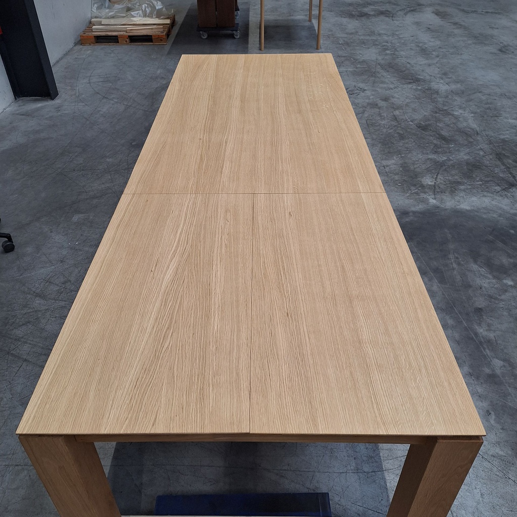 Slice extendable dining table