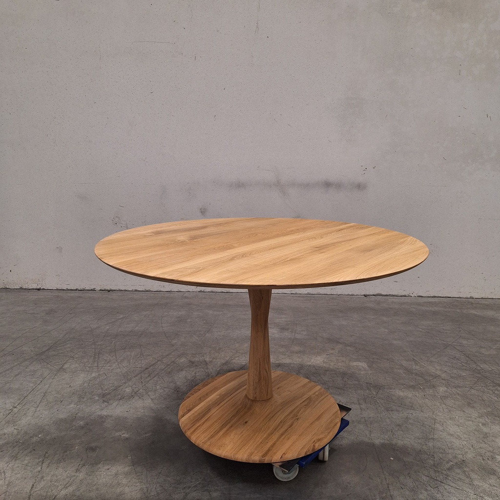 Torsion dining table
