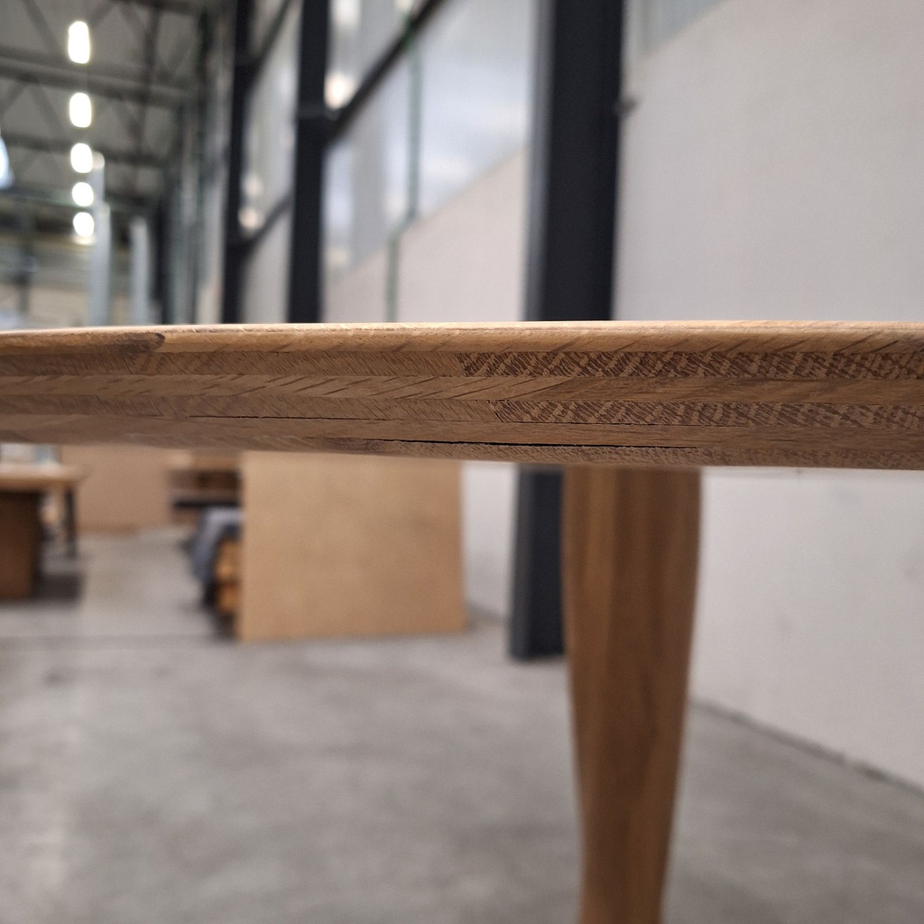 Torsion dining table