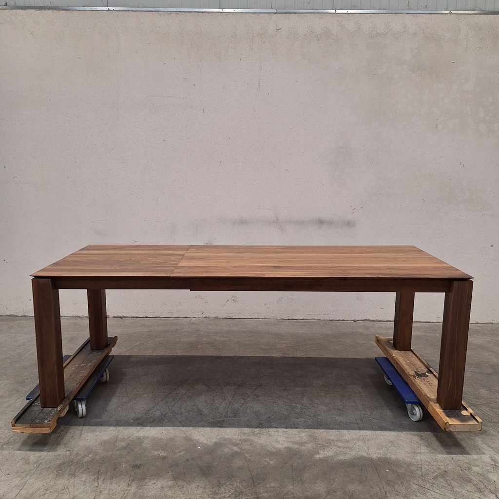 Slice extendable dining table