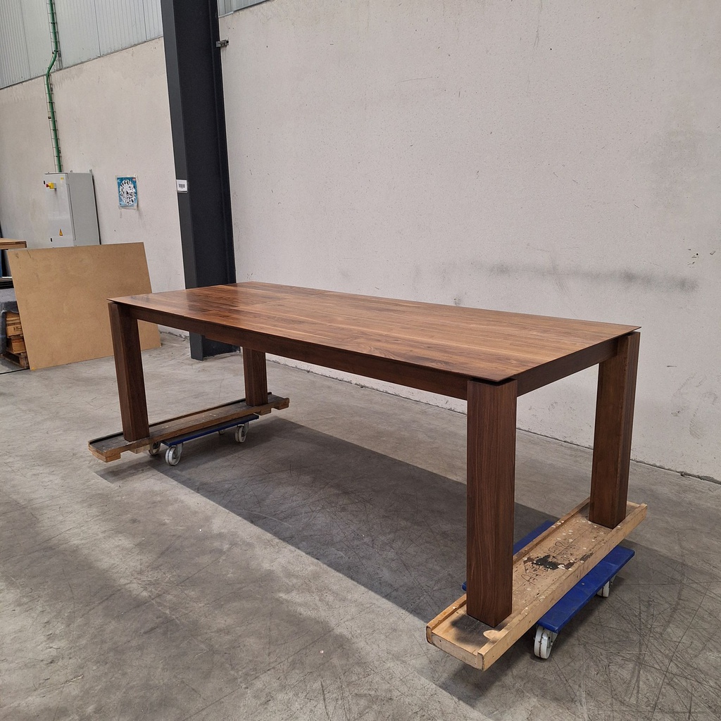 Slice extendable dining table