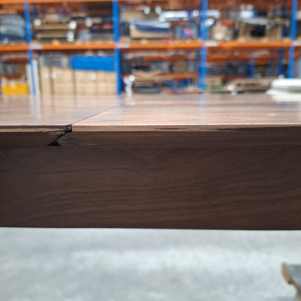 Slice extendable dining table