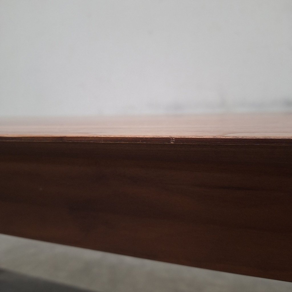 Slice extendable dining table