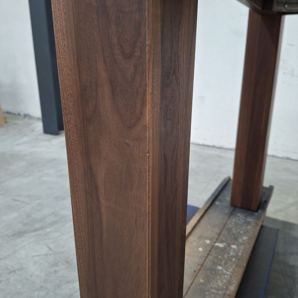 Slice extendable dining table