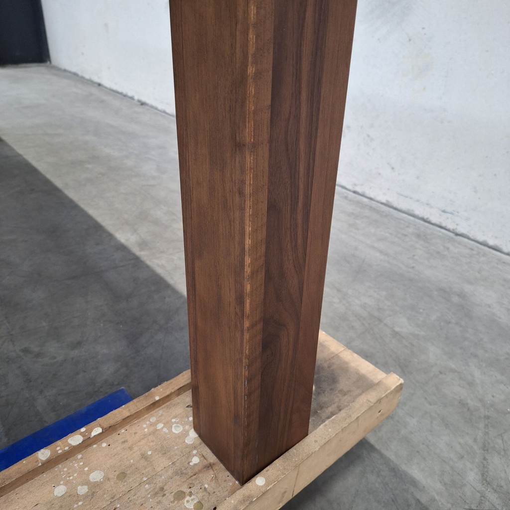 Slice extendable dining table