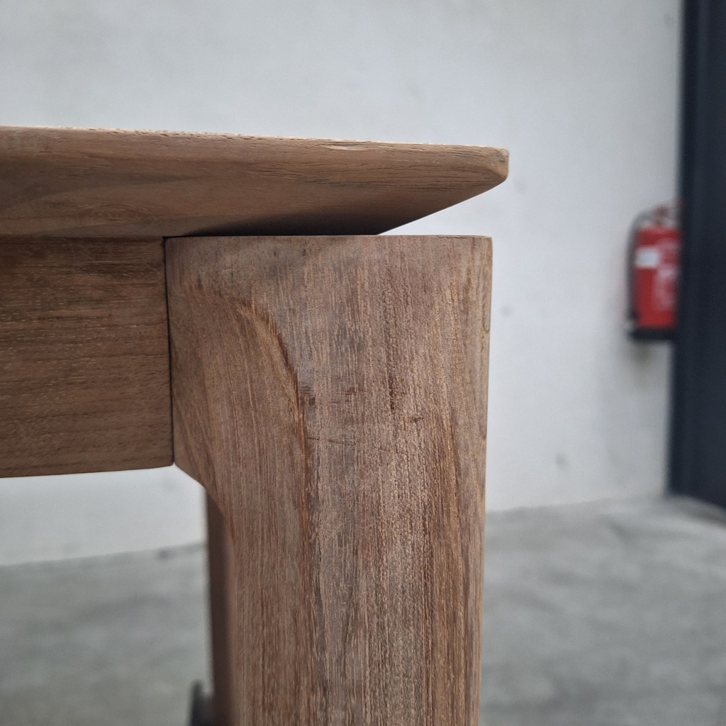 Bok dining table