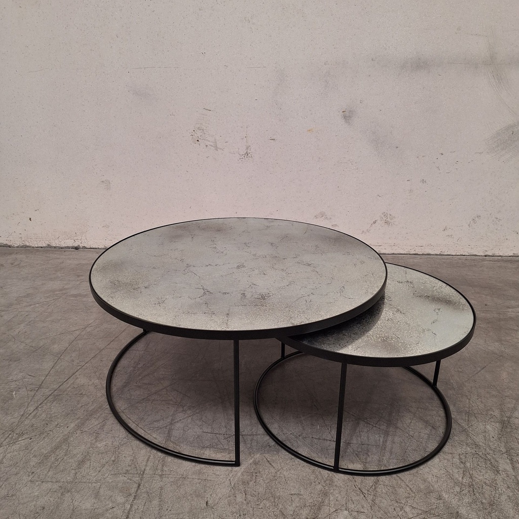 Nesting coffee table set