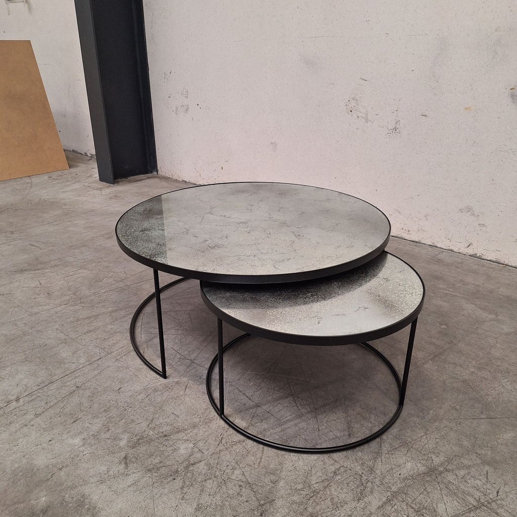 Nesting coffee table set