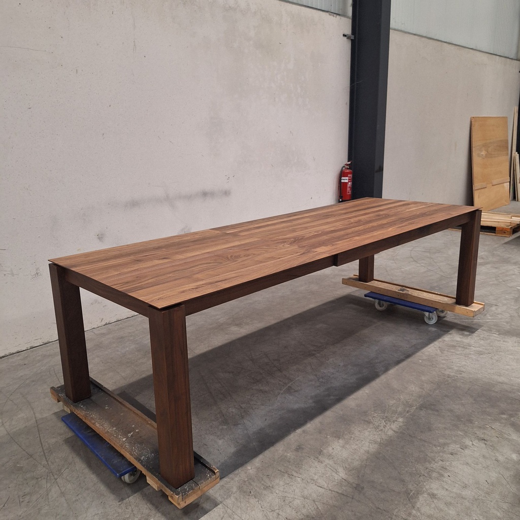 Slice extendable dining table