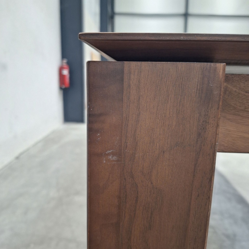 Slice extendable dining table
